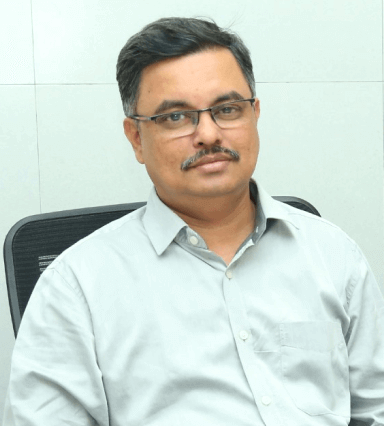 Portrait of Dr. V. Rathna Prabhu, Senior Consultant in Pediatric Dentistry.